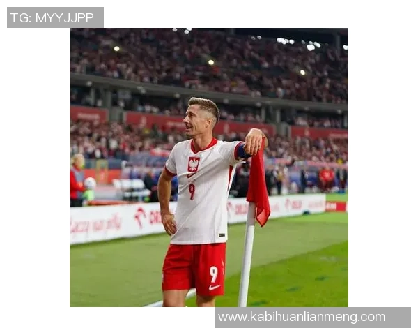 莱万状态火热欧冠射手榜领跑10场打入12球金靴在望